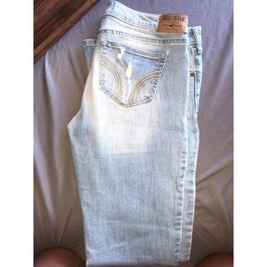 Size 9R Hollister Boot Cut Jeans 😍